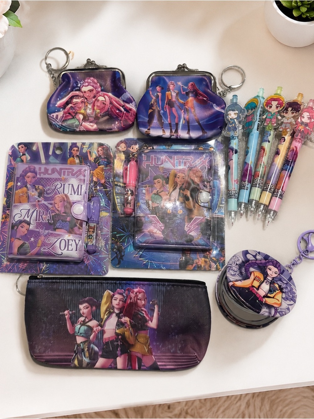 11 pc bundle lot kpop huntrix demon hunter Stationery set coin purse pens zip